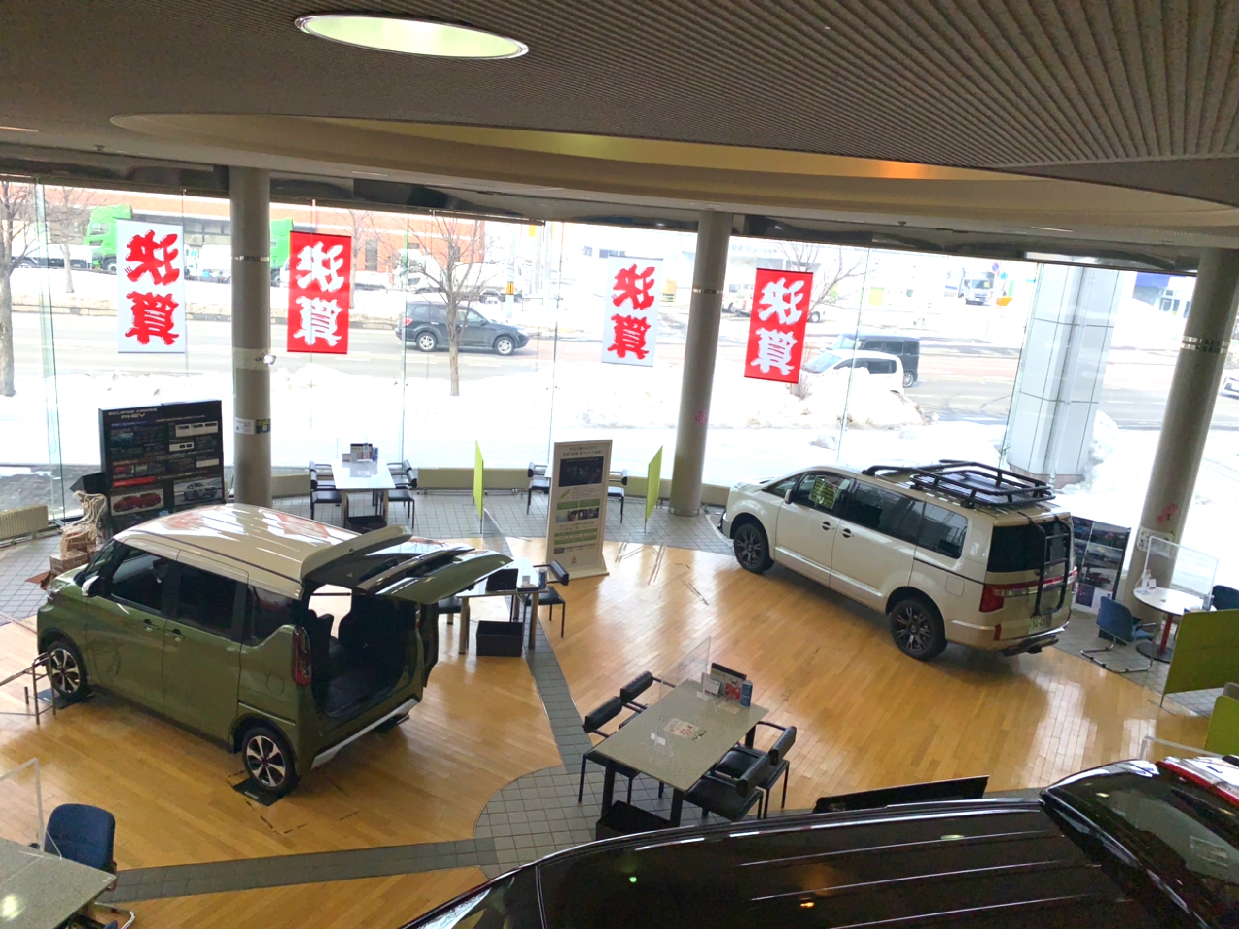 北北海道三菱自動車販売株式会社最近、ショールームが変化しました！